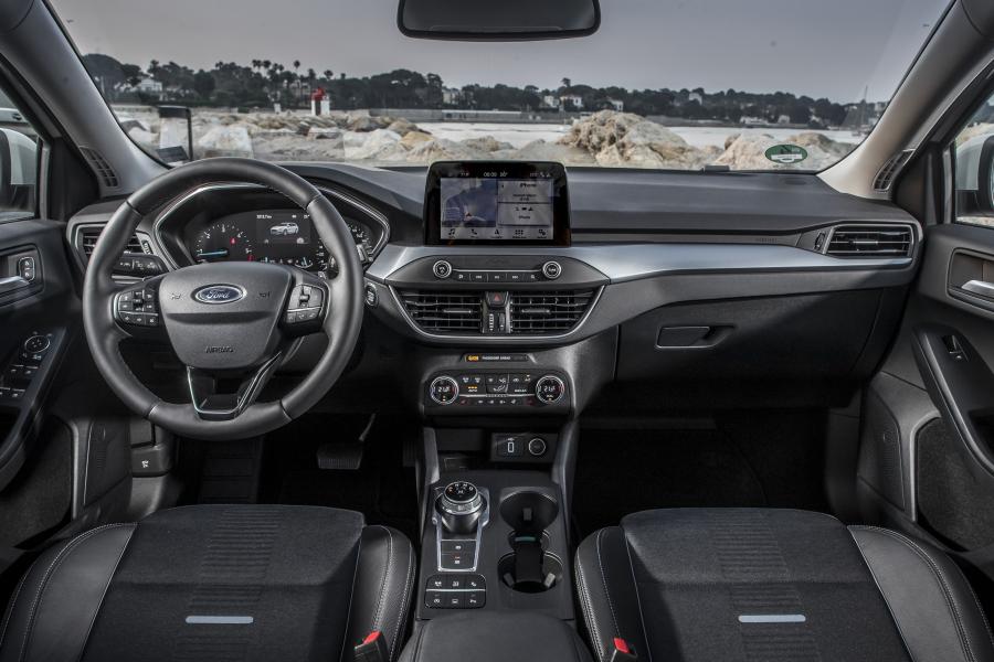 Торпедо Ford Focus Active Wagon 2018 года  (WW) (фото 39 из 49)